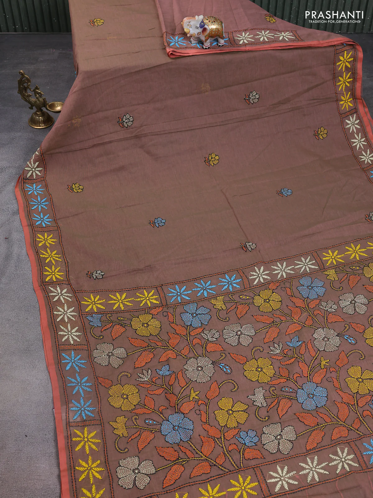 Cotton saree dual shade of greenish orange with kantha stitch work and kantha stitch work pallu - Image 2