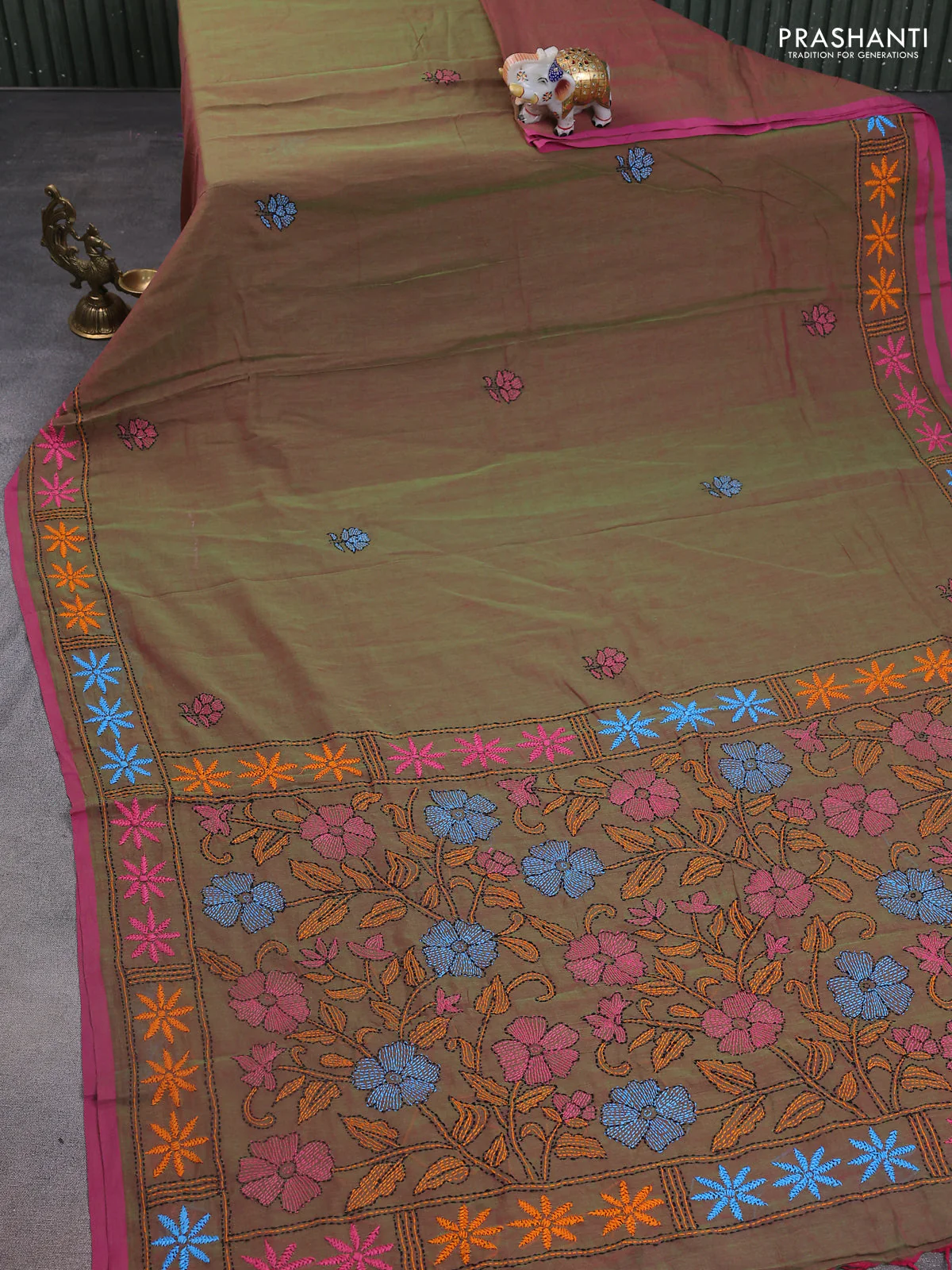 Cotton saree dual shade of greenish pink with kantha stitch work and kantha stitch work pallu - Image 2