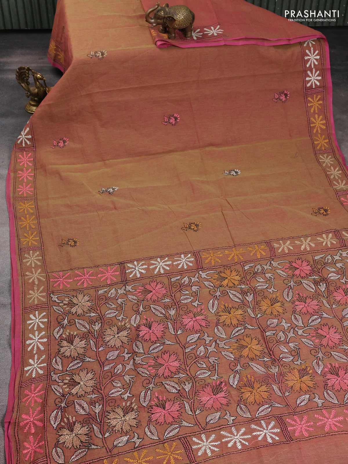 Cotton saree dual shade of greenish pink with kantha stitch work and kantha stitch work pallu - Image 2