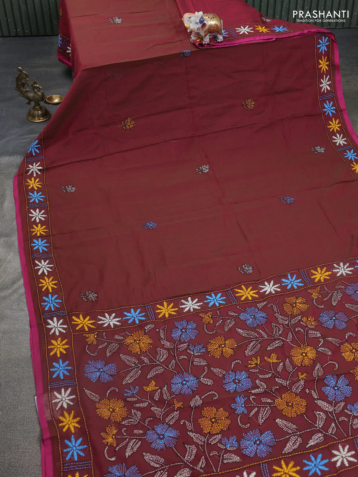 Cotton saree dual shade of maroon with kantha stitch work and kantha stitch work pallu - Image 2