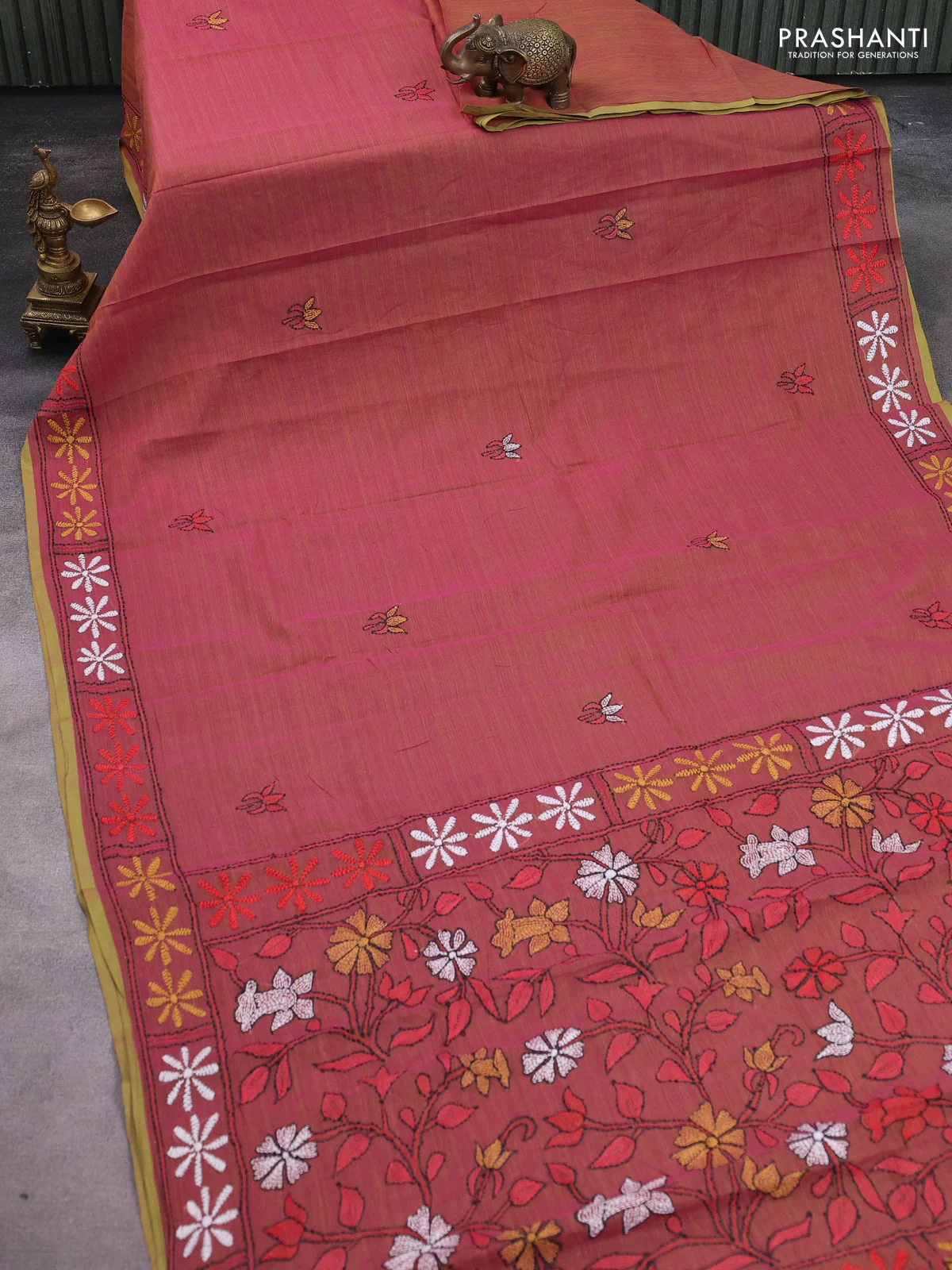Cotton saree dual shade of pink and sap green with kantha stitch work and kantha stitch work pallu - Image 2