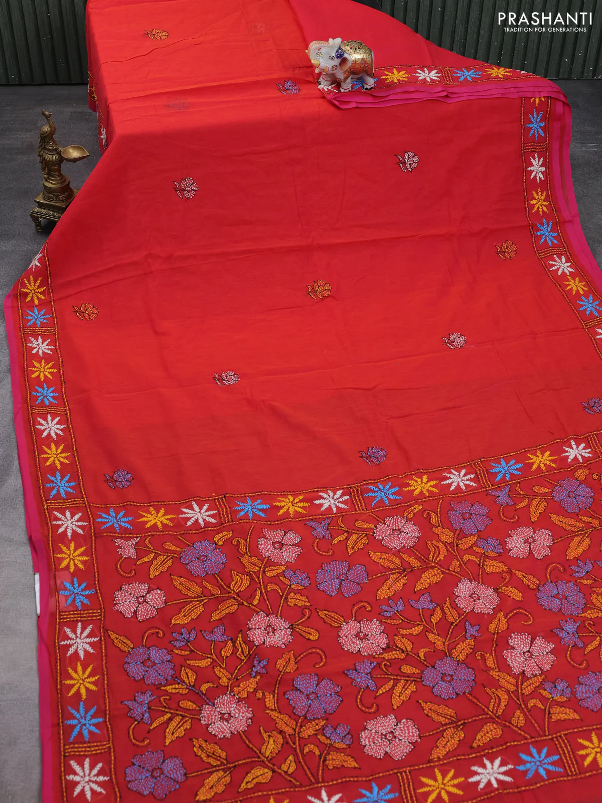 Cotton saree dual shade of pinkish orange with kantha stitch work and kantha stitch work pallu - Image 2