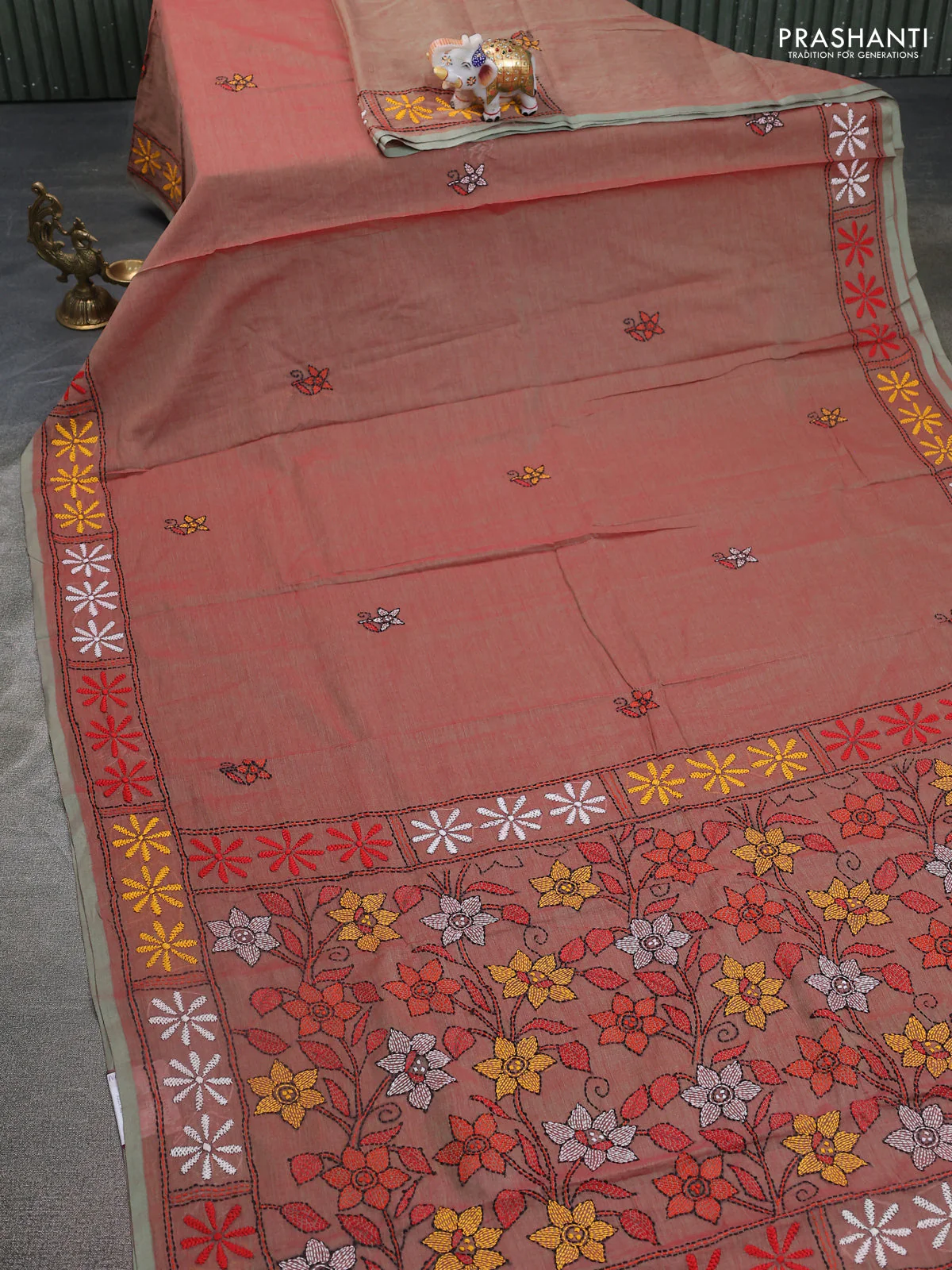 Cotton saree dual shade of red with kantha stitch work and kantha stitch work pallu - Image 2