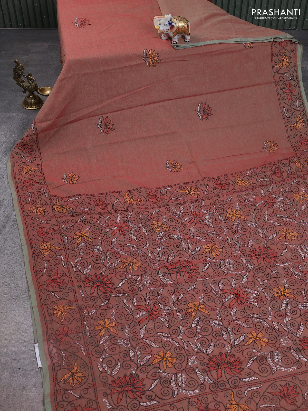 Cotton saree dual shade of redish green and pastel green with kantha stitch work and kantha stitch work pallu - Image 2