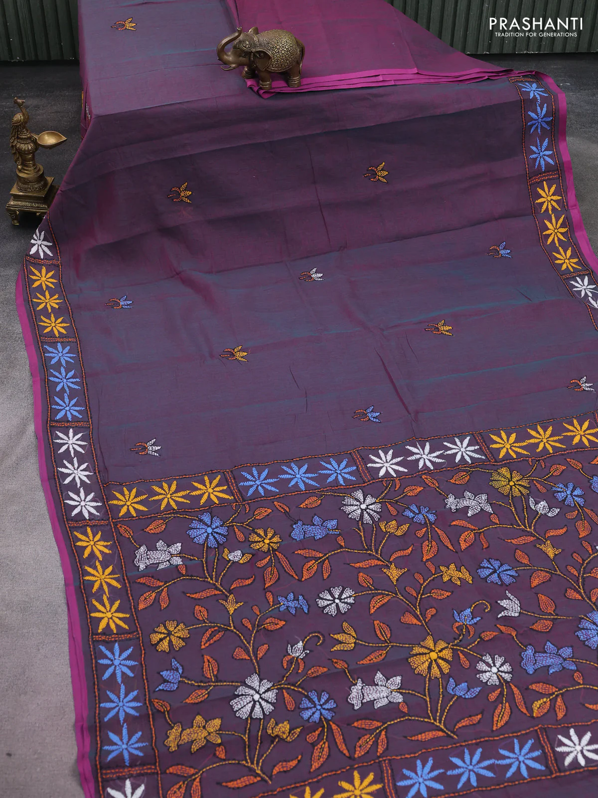 Cotton saree dual shade of teal blue and pink with kantha stitch work and kantha stitch work pallu - Image 2
