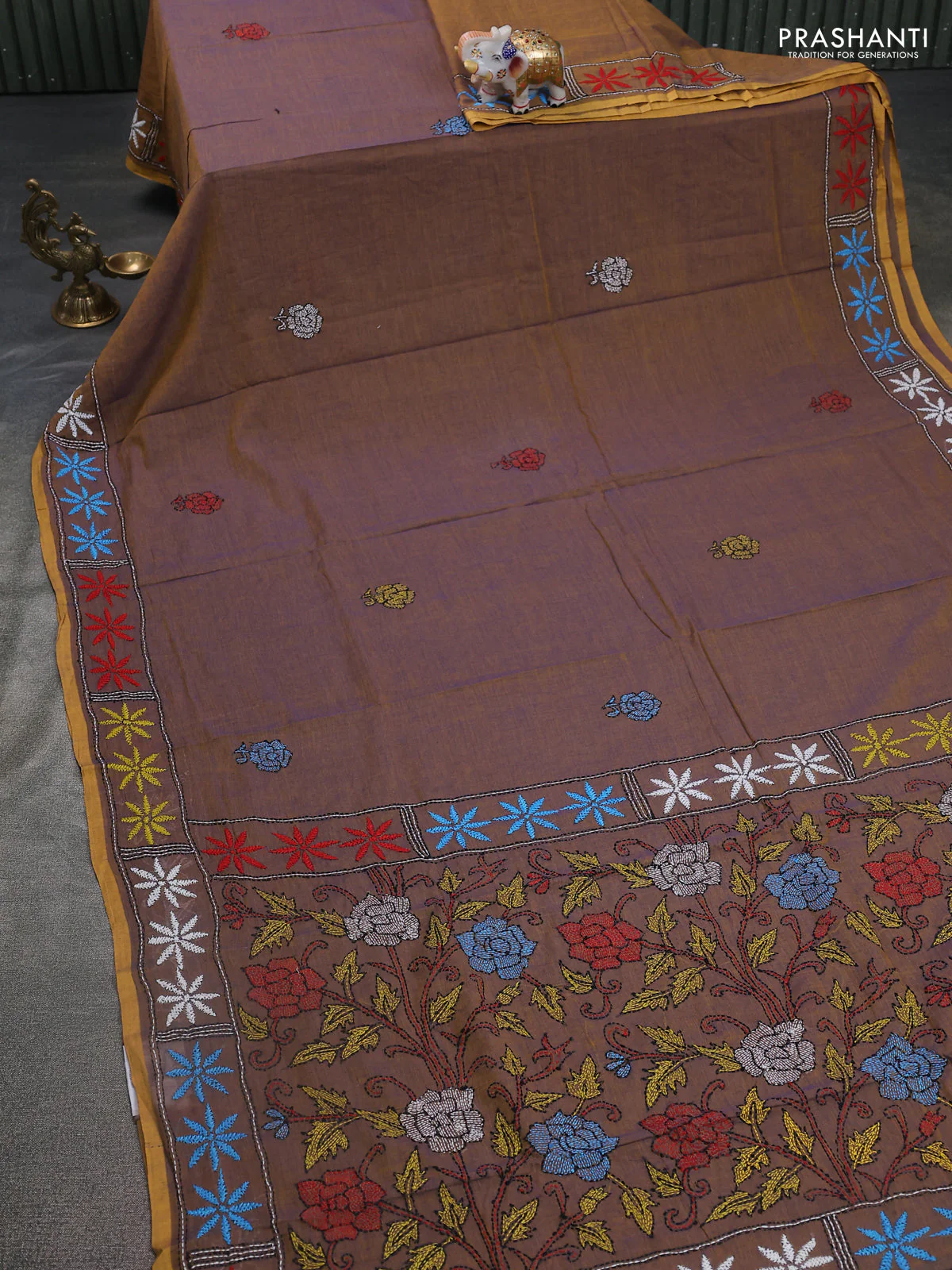 Cotton saree dual shade of violet and mustard yellow with kantha stitch work and kantha stitch work pallu - Image 2