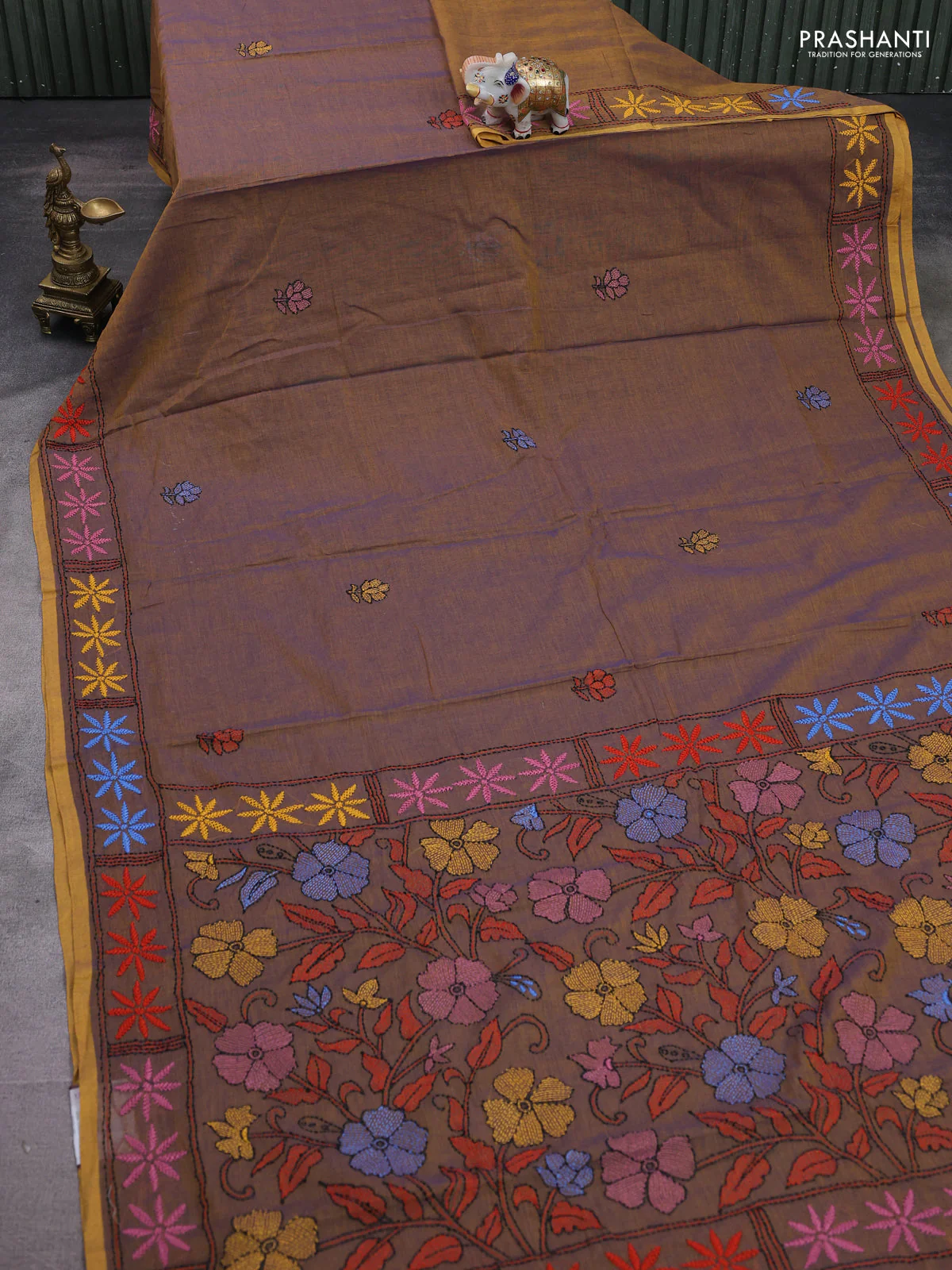 Cotton saree dual shade of violet with kantha stitch work and kantha stitch work pallu - Image 2
