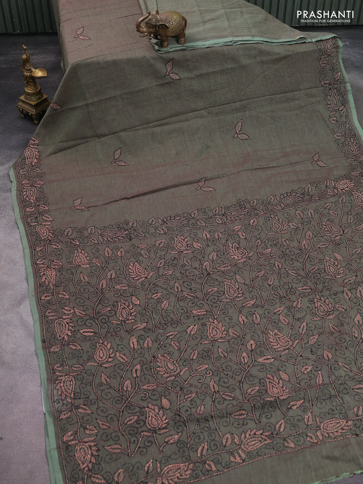 Cotton saree green with kantha stitch work and kantha stitch work pallu - Image 2