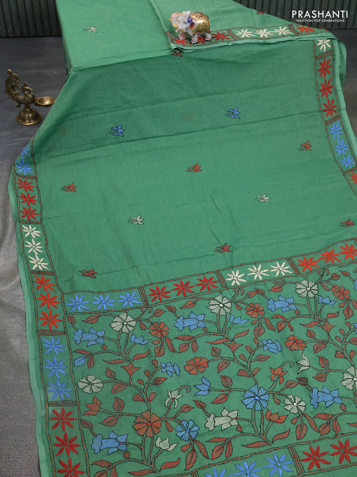 Cotton saree green with kantha stitch work and kantha stitch work pallu - Image 2