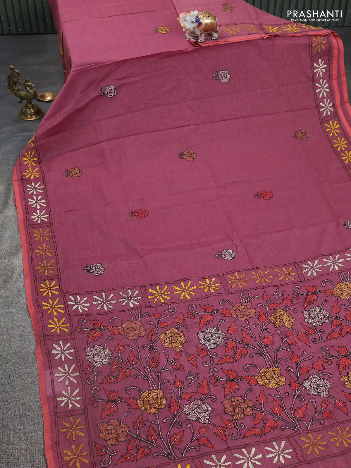 Cotton saree maroon and peach with kantha stitch work and kantha stitch work pallu - Image 2