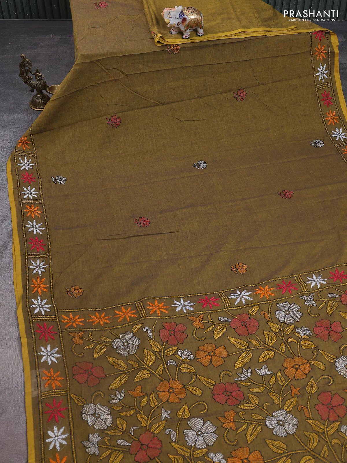 Cotton saree mehendi green with kantha stitch work and kantha stitch work pallu - Image 2