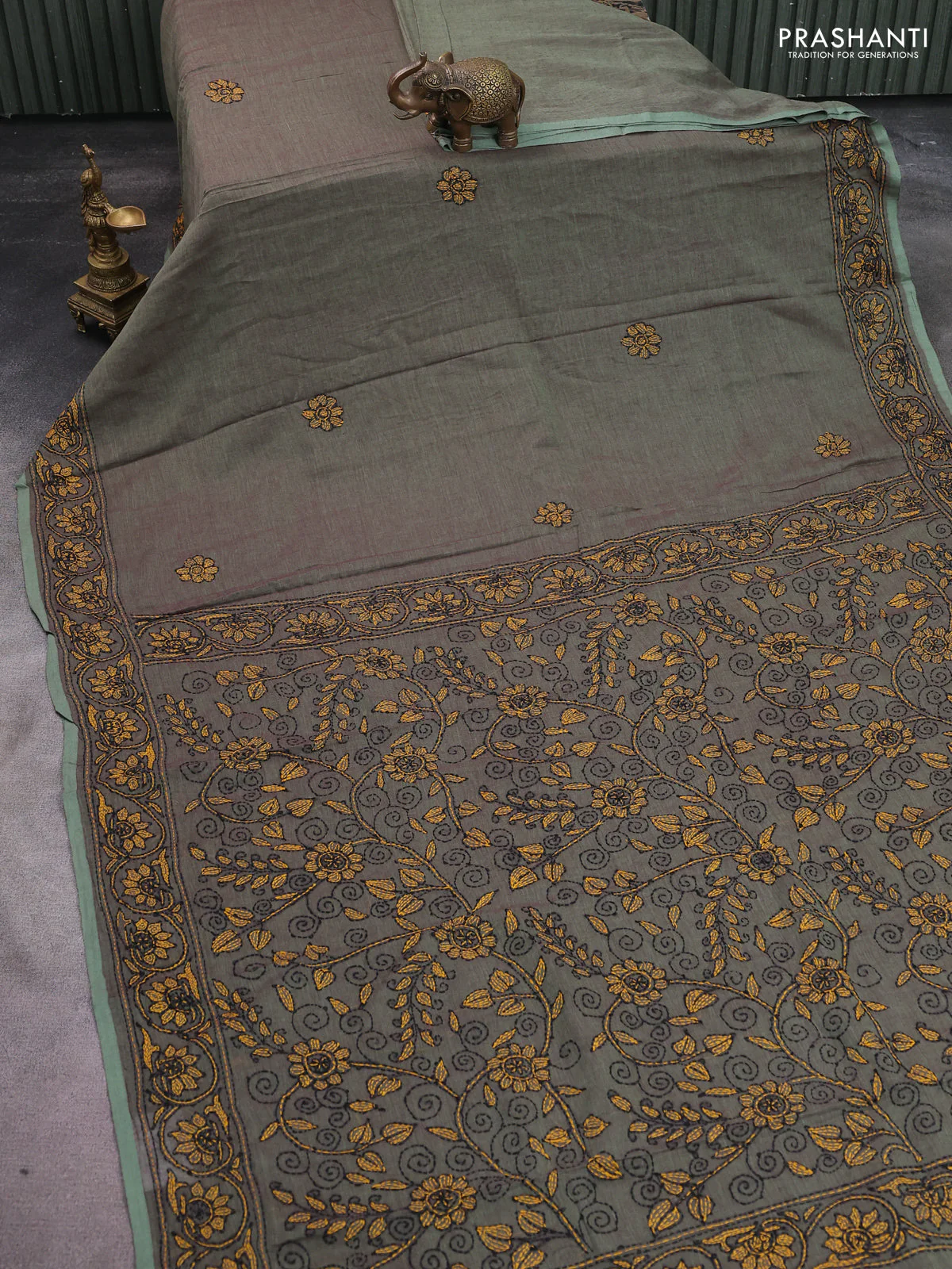 Cotton saree pastel green with kantha stitch work and kantha stitch work pallu - Image 2