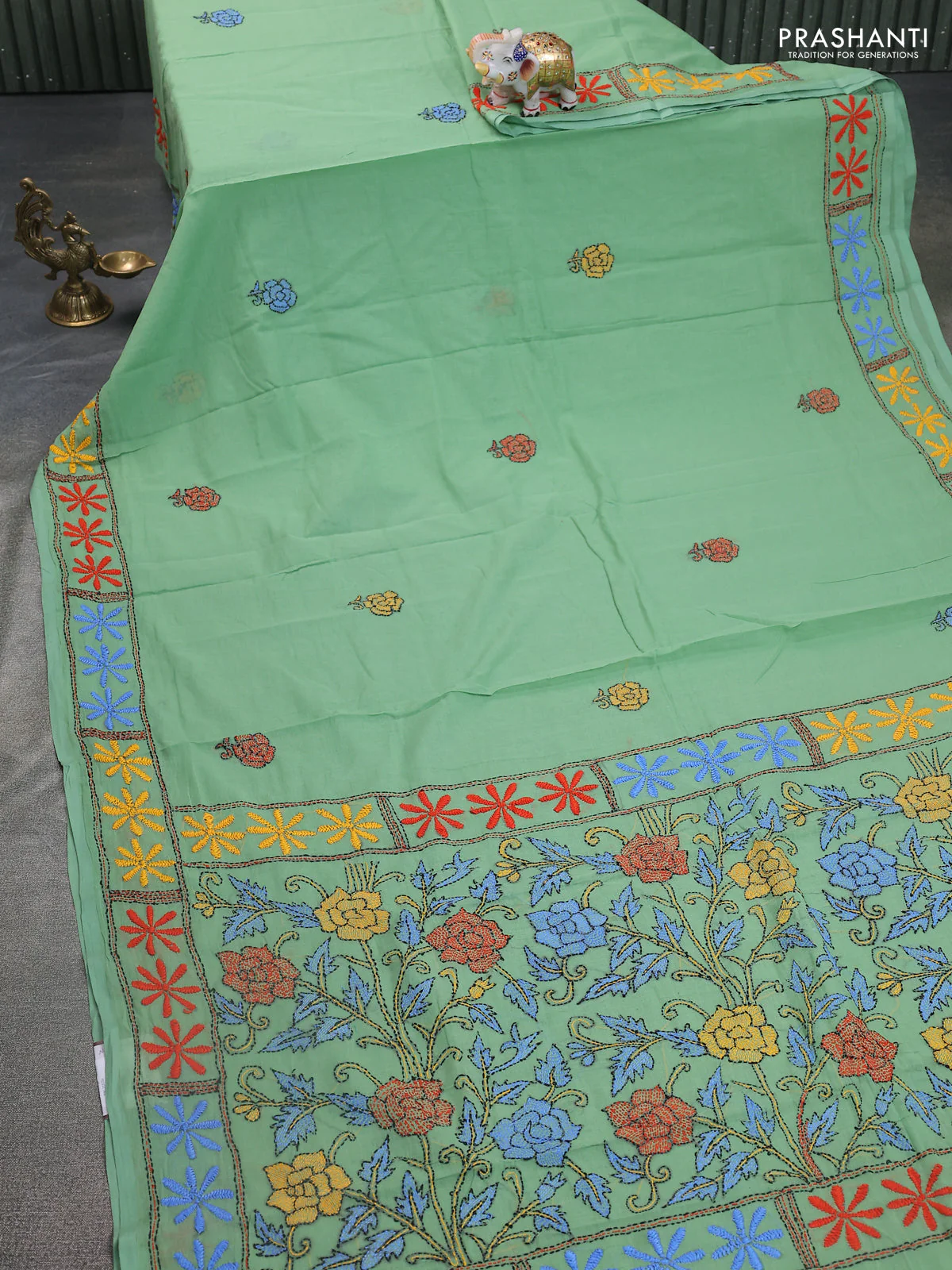 Cotton saree pastel green with kantha stitch work and kantha stitch work pallu - Image 2