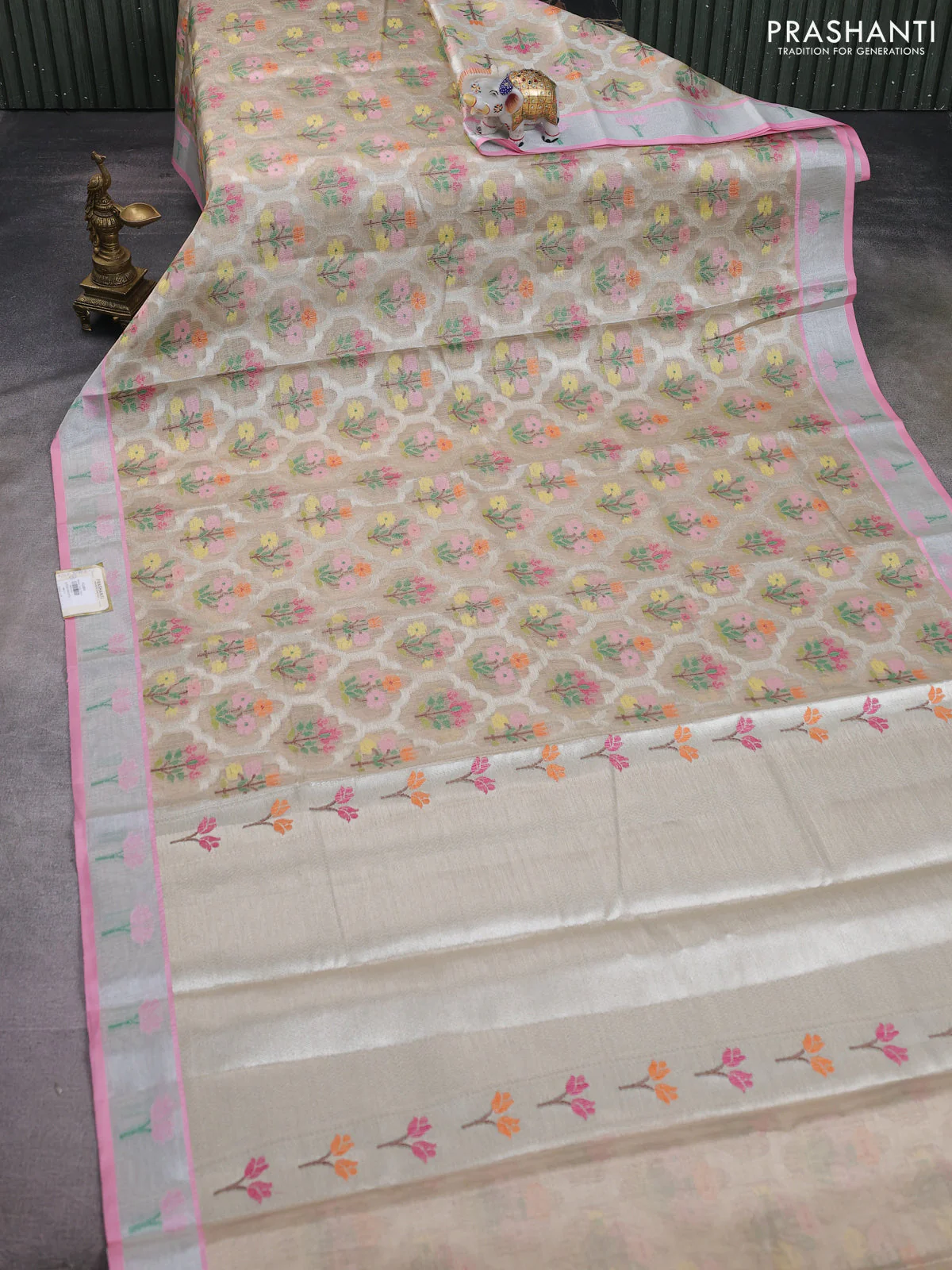 Cotton tissue zari kota saree beige and pastel pink with allover floral zari woven buttas and floral thread woven border - Image 2