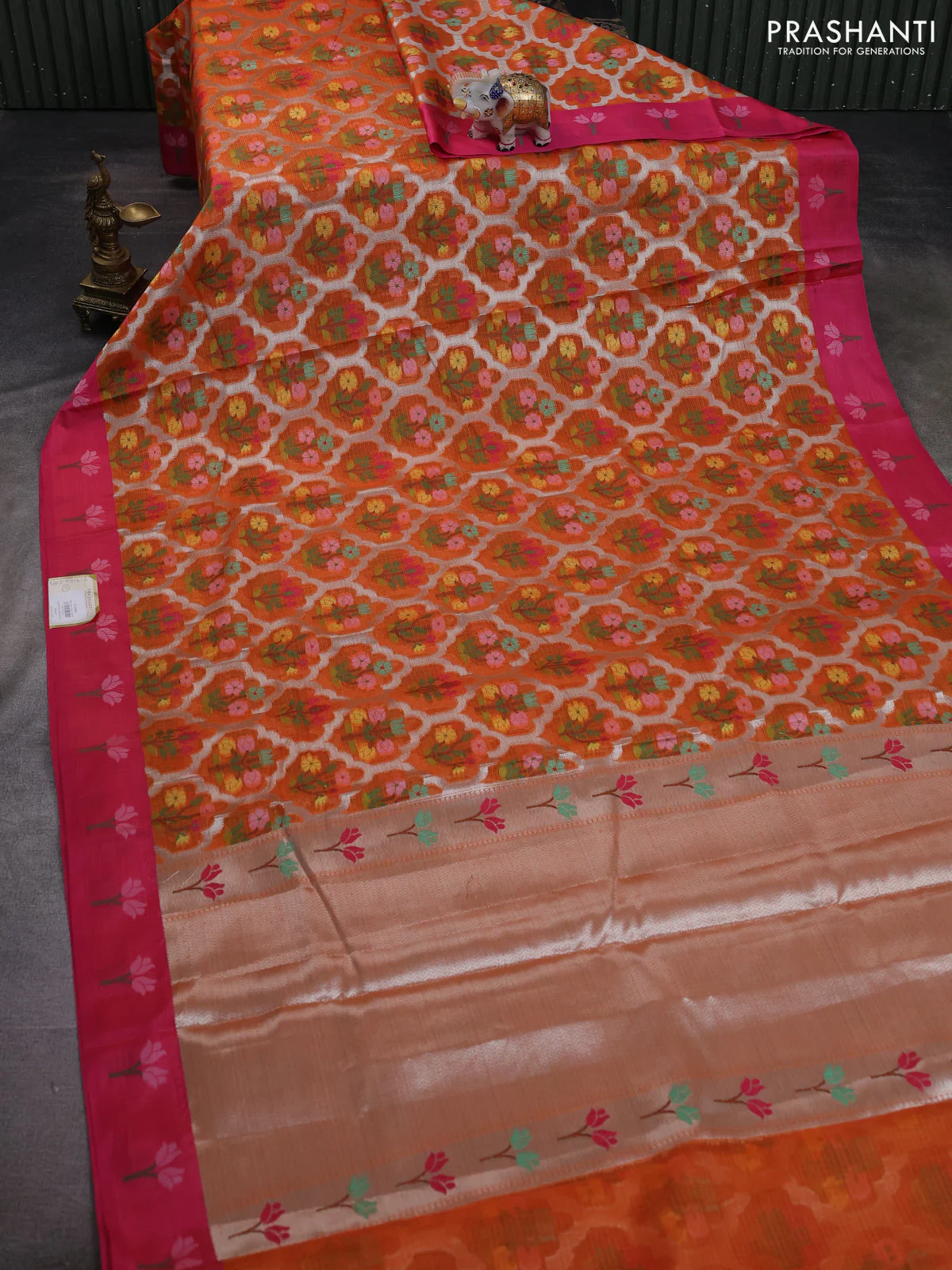 Cotton zari kota saree orange and pink with allover floral zari woven buttas and floral thread woven border - Image 2