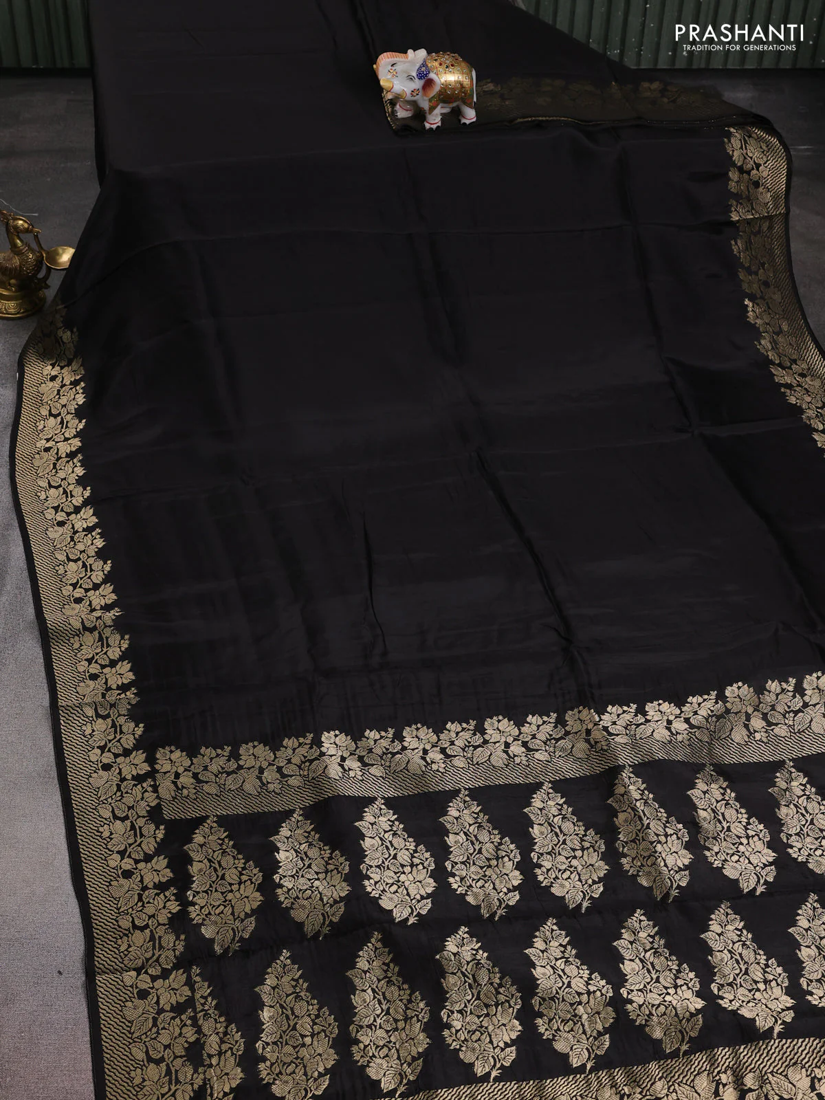 Dola silk saree black with plain body and zari woven border - Image 2