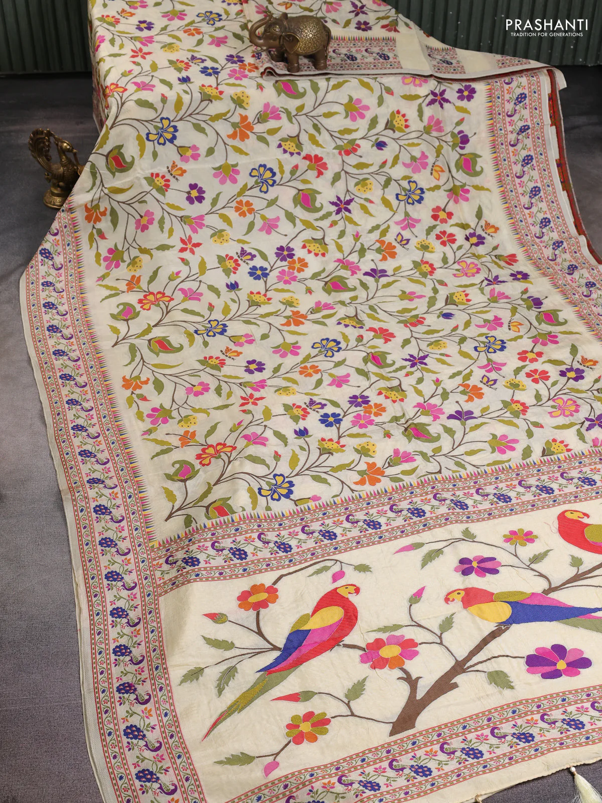 Dola silk saree cream with allover jamdhani thread weaves and peacock design thread woven border - Image 2