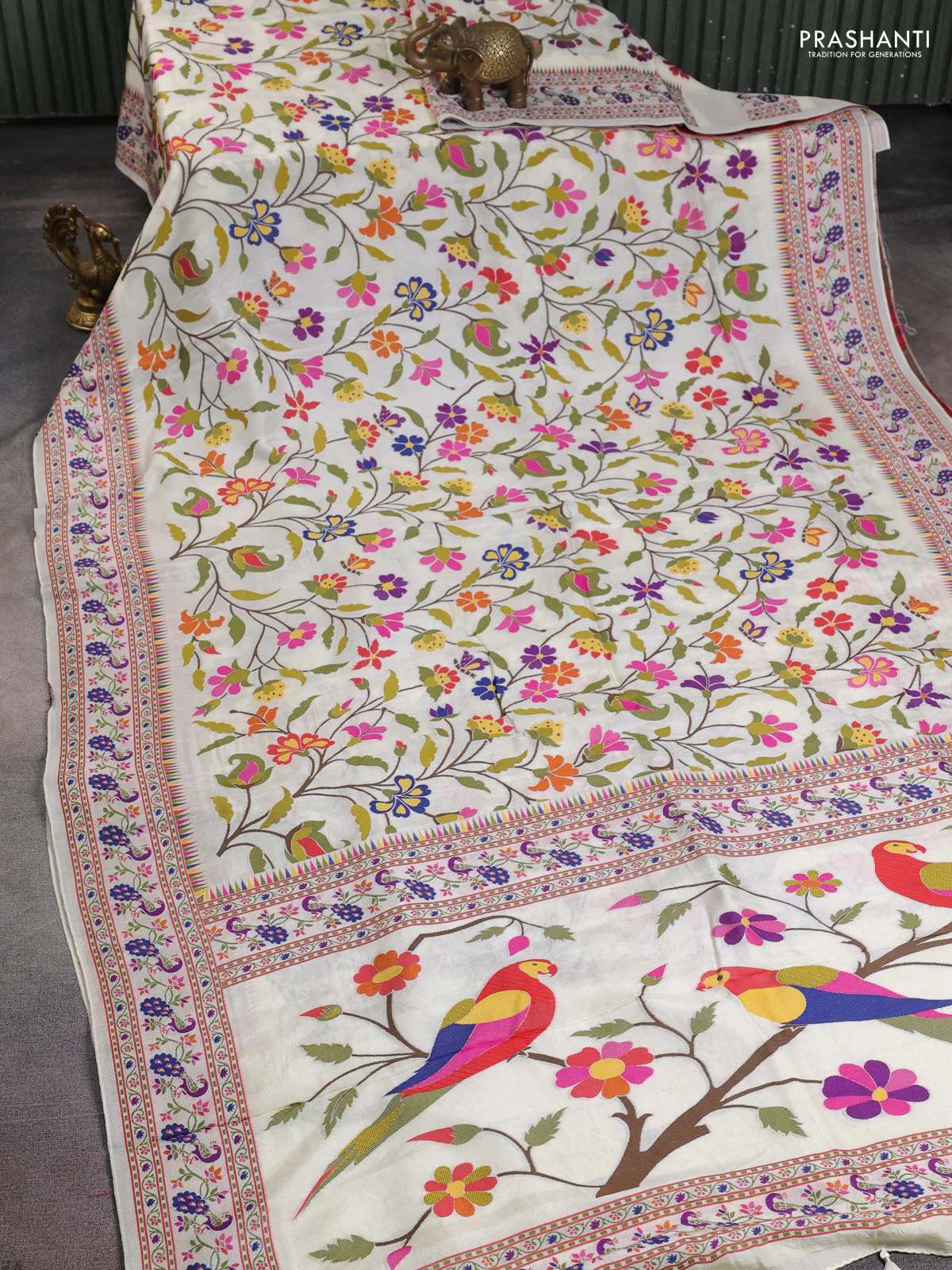 Dola silk saree off white with allover jamdhani thread weaves and peacock design thread woven border - Image 2