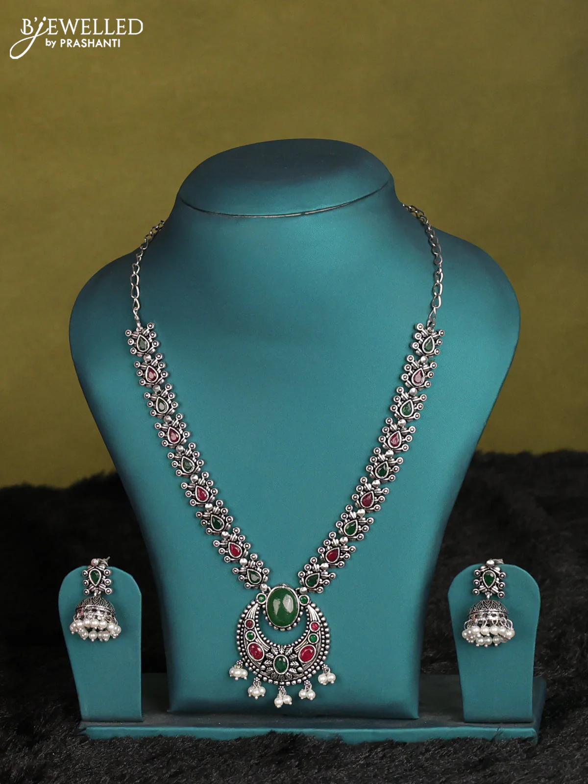 Dual shade of green narayanpet cotton saree with matching neck piece - Image 5