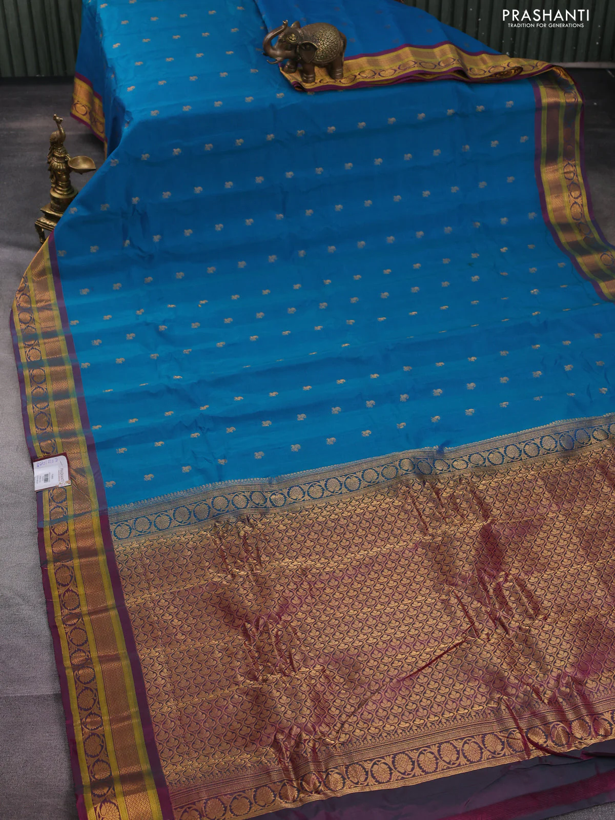Gadwal silk cotton saree dual shade of teal blue and dual shade of pink with allover zari woven paisley buttas and zari woven border - Image 2