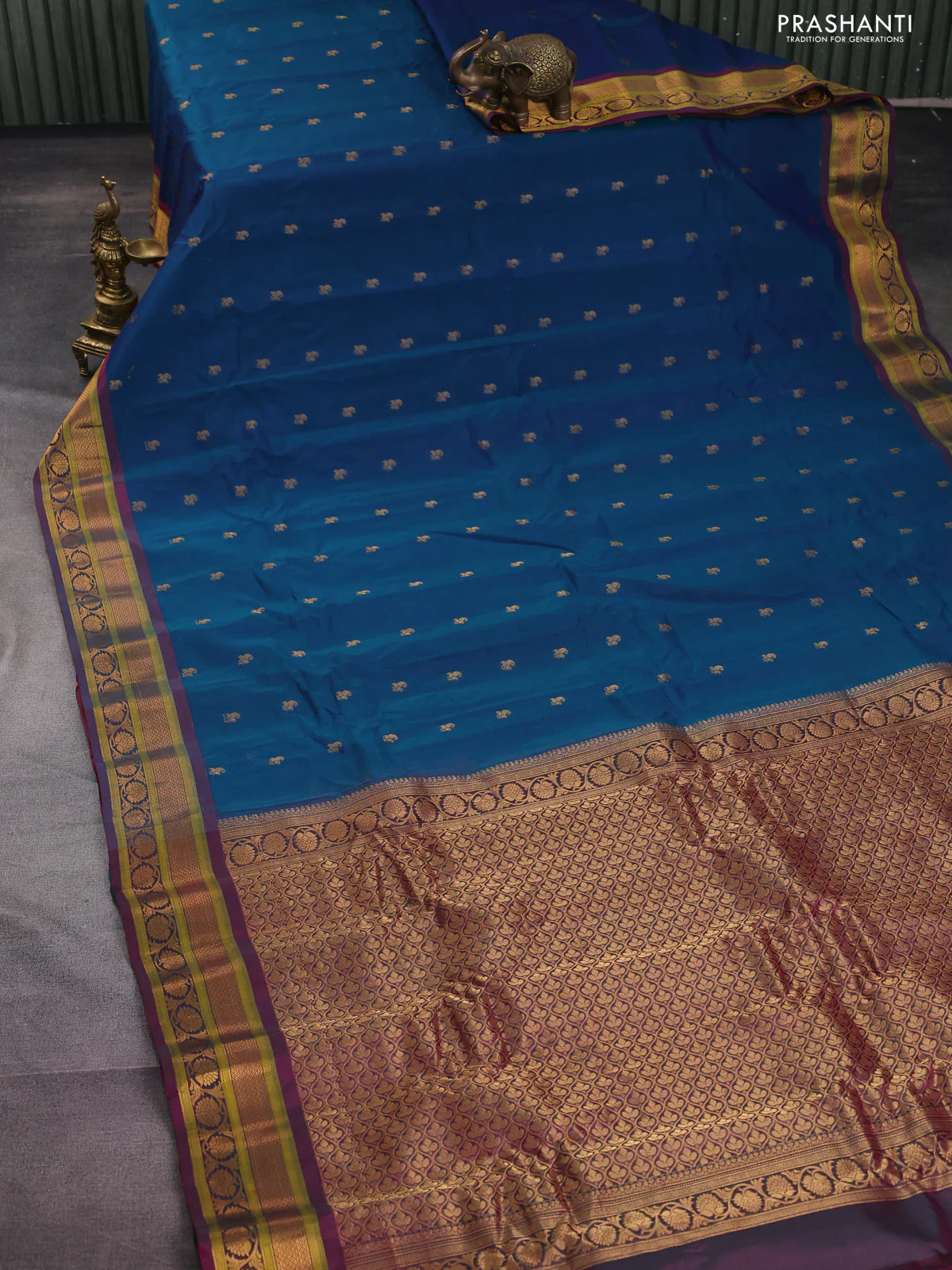 Gadwal silk cotton saree dual shade of teal green and dual shade of pink with allover zari woven paisley buttas and zari woven border - Image 2