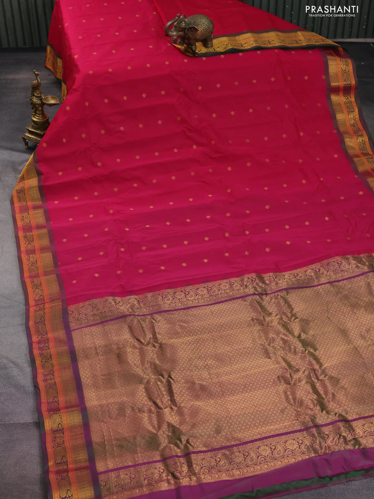 Gadwal silk cotton saree magenta pink and dual shade of green with zari woven buttas and zari woven border - Image 2