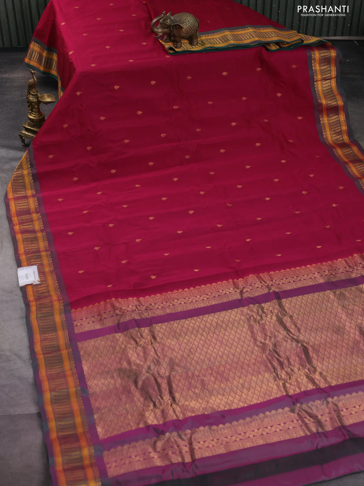 Gadwal silk cotton saree magenta pink and dual shade of green with zari woven buttas and zari woven border - Image 2