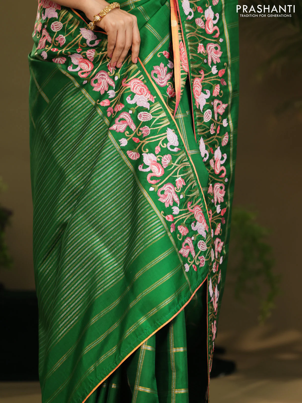 Green kanchipuram silk saree with allover zari checks & border embroidery - Image 5