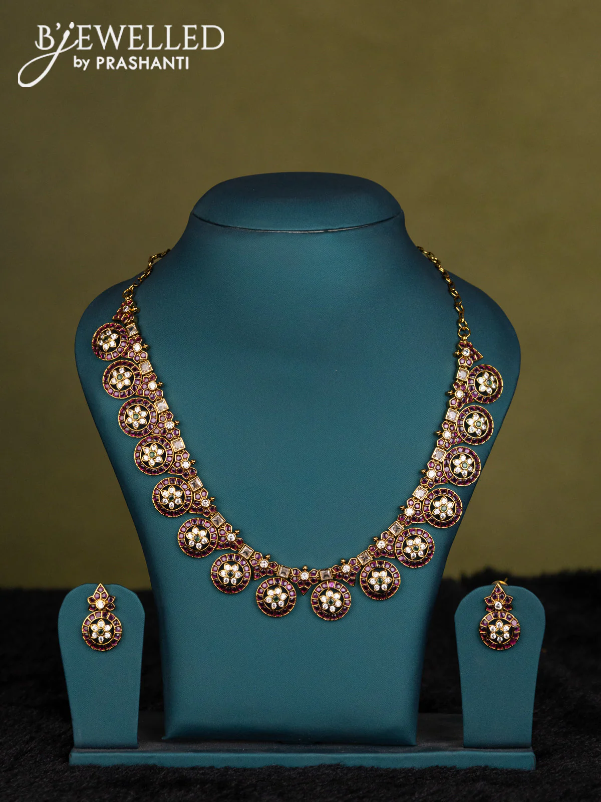 Green-Maroon kanchipuram silk saree with matching antique necklace - Image 4
