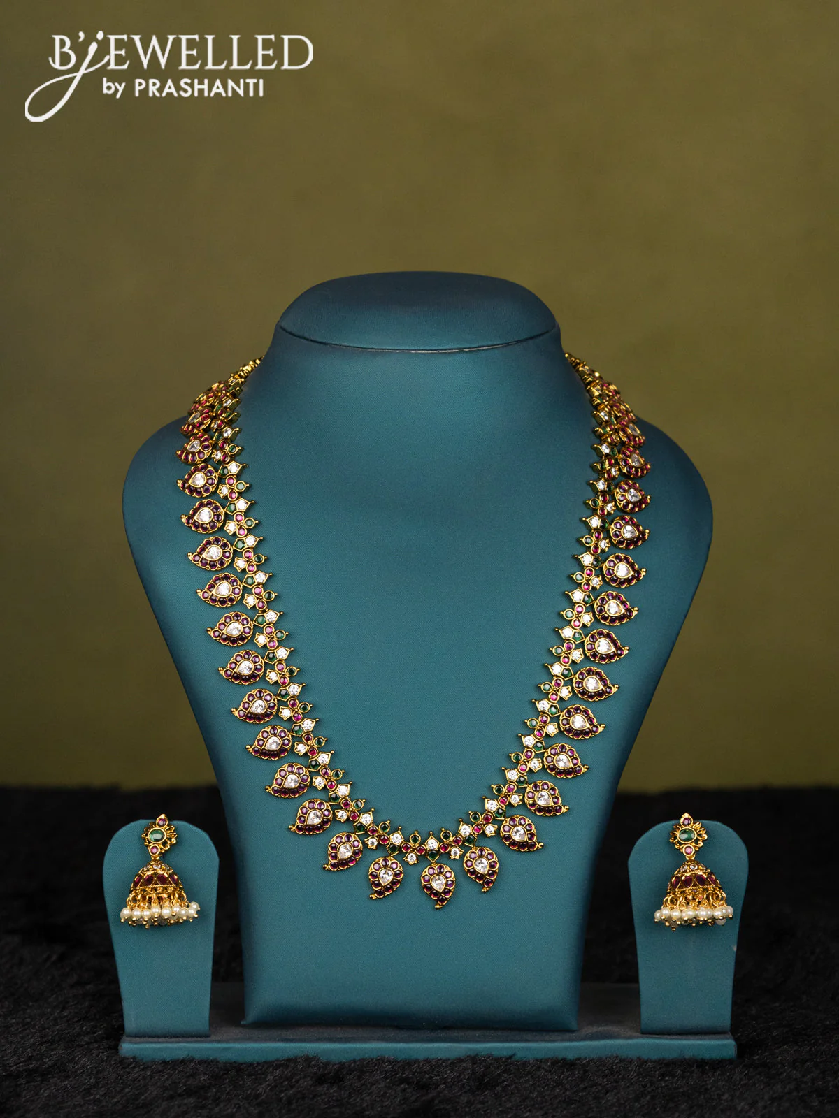Green-Maroon Kanchipuram silk saree with matching Neck piece - Image 4