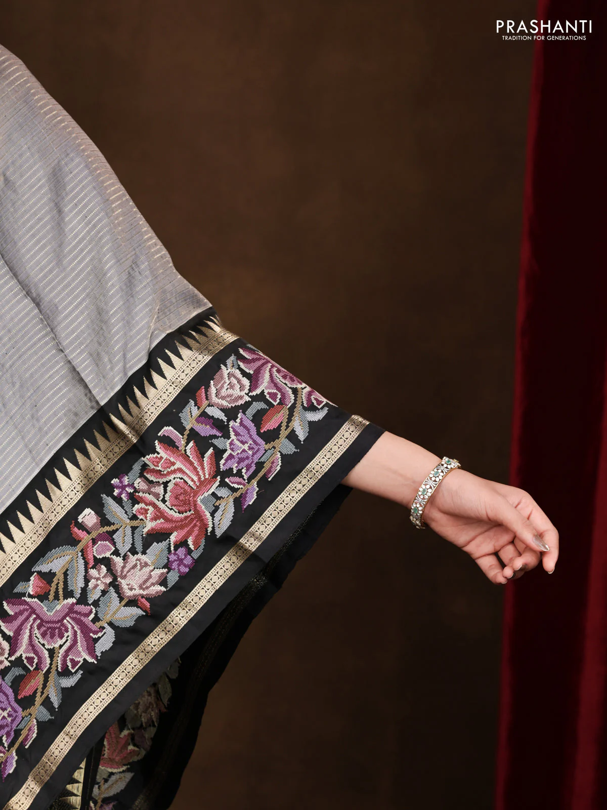 Grey-Black Pure Kanchipuram Silk Saree With Zari Weaves & Border Embroidery - Image 5