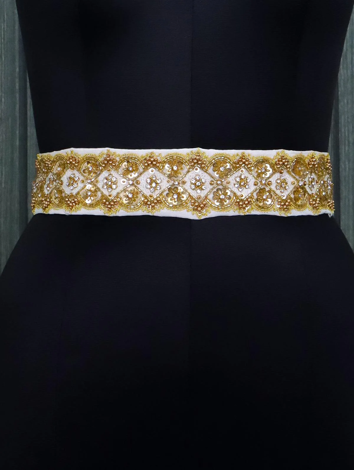 Hip belt off white with stones & sequins work - Image 2