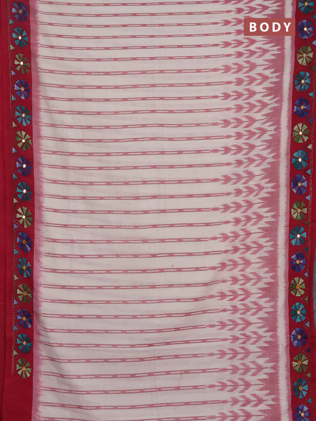 Ikat cotton saree cream and magenta pink with allover ikat stripes pattern and kantha stitch work pallu - Image 2