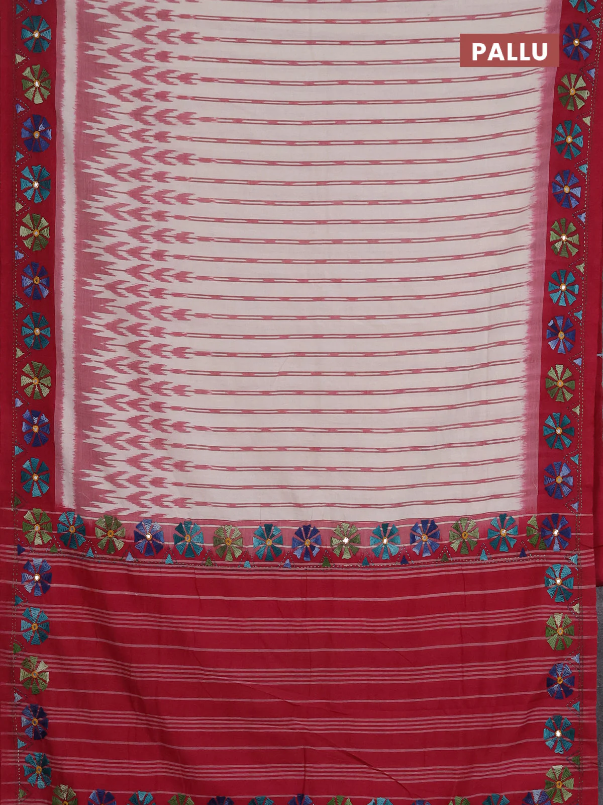 Ikat cotton saree cream and magenta pink with allover ikat stripes pattern and kantha stitch work pallu - Image 3