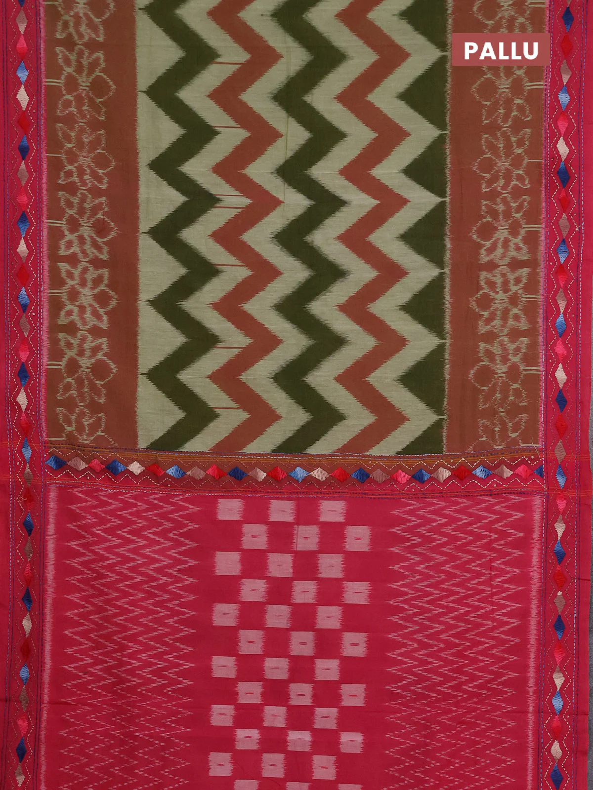Ikat cotton saree green and pink with allover zigzag ikat weaves and ikat woven & kantha stitch work pallu - Image 3