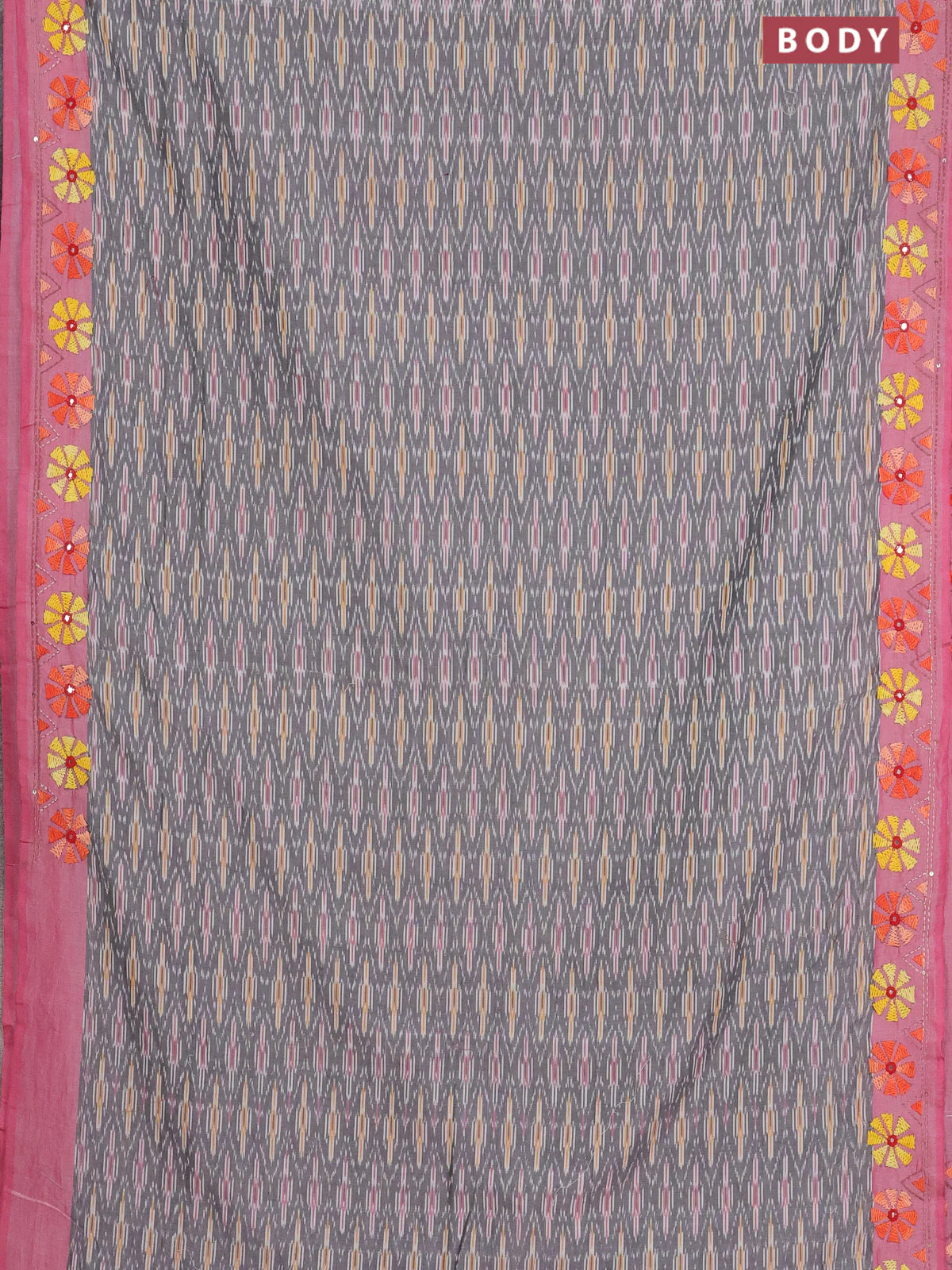 Ikat cotton saree grey and pastel pink with allover ikat weaves and kantha stitch work pallu - Image 2