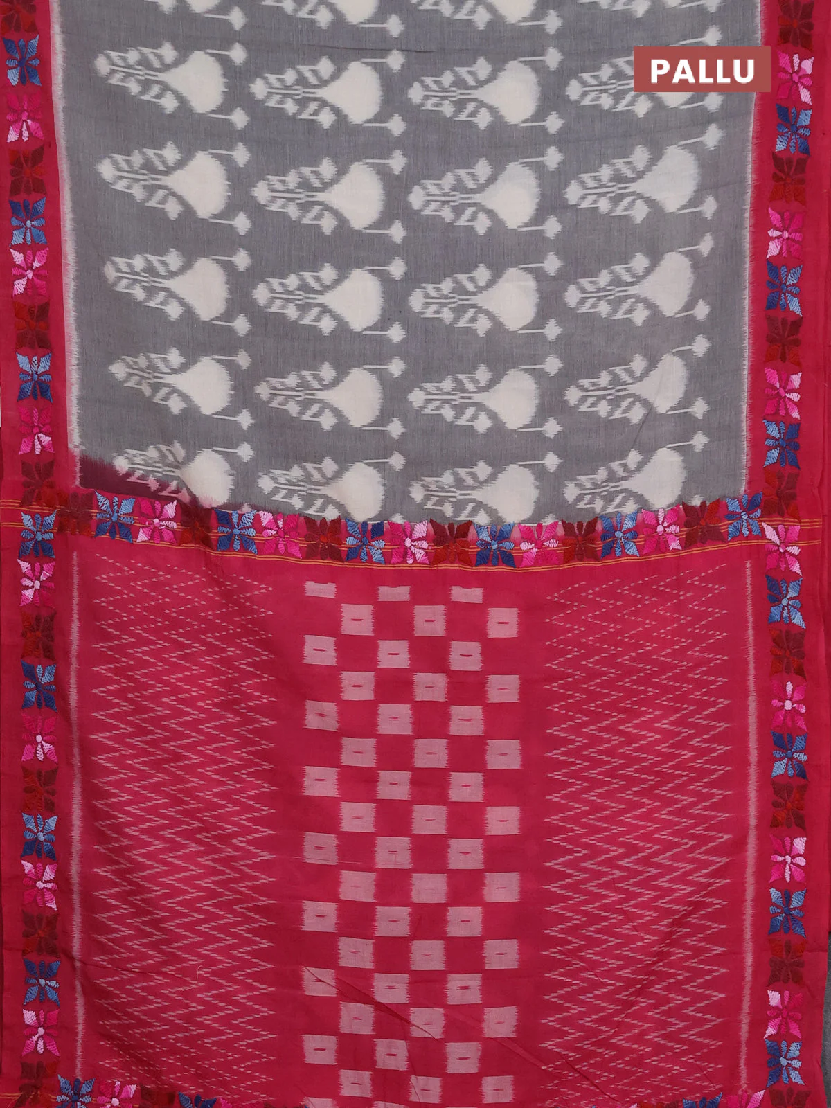 Ikat cotton saree grey and pink with allover ikat weaves and kantha stitch work pallu - Image 3