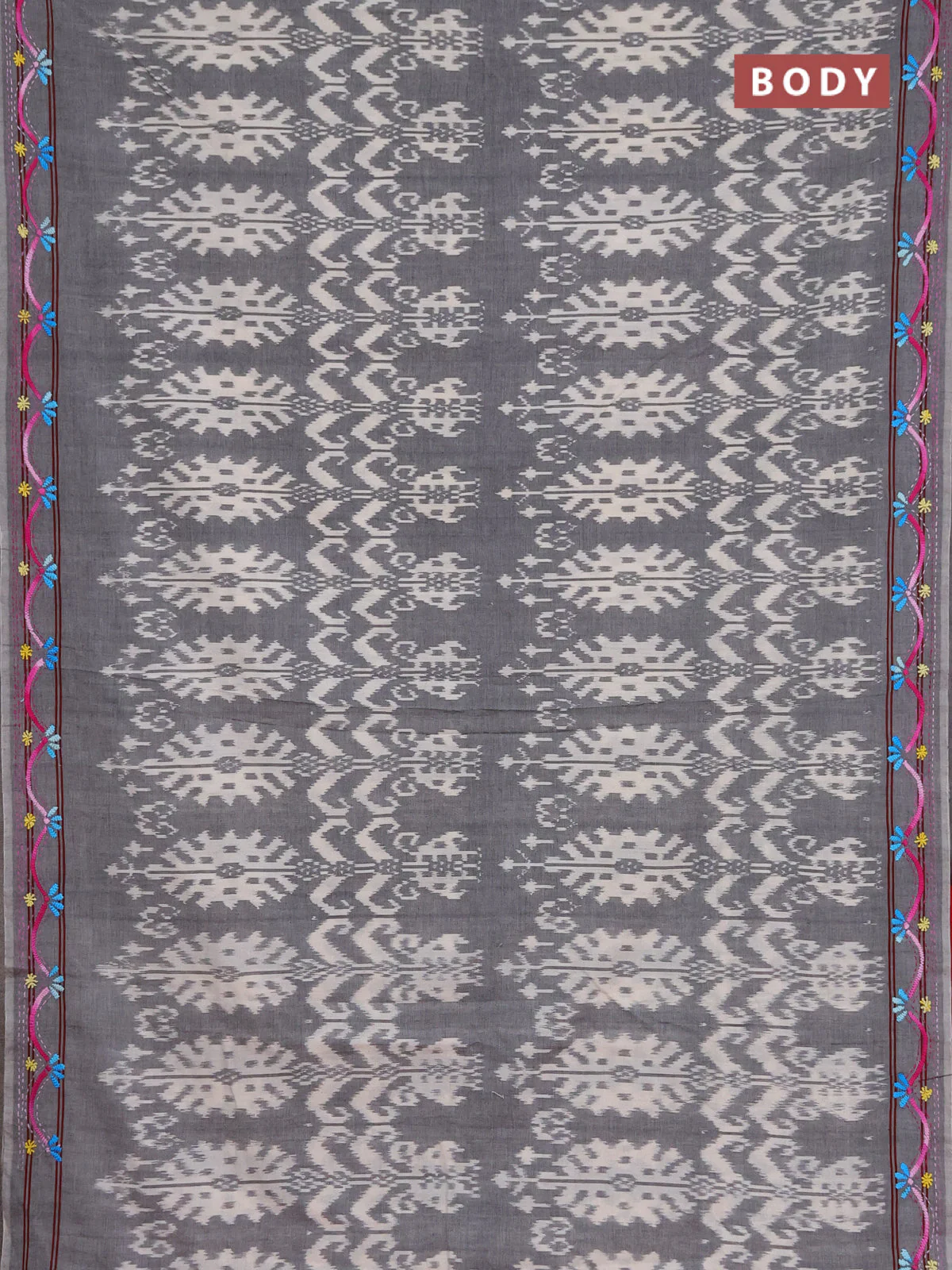 Ikat cotton saree grey and red with allover ikat weaves and kantha stitch work pallu - Image 2