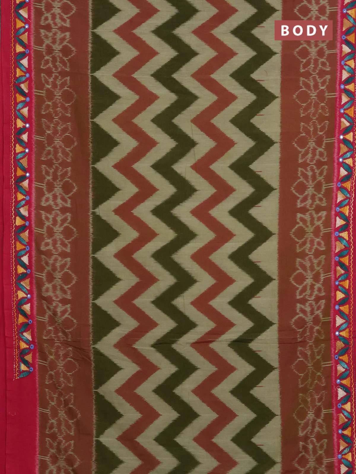 Ikat cotton saree mehendi green and pink with allover zigzag ikat weaves and ikat woven & kantha stitch work pallu - Image 2