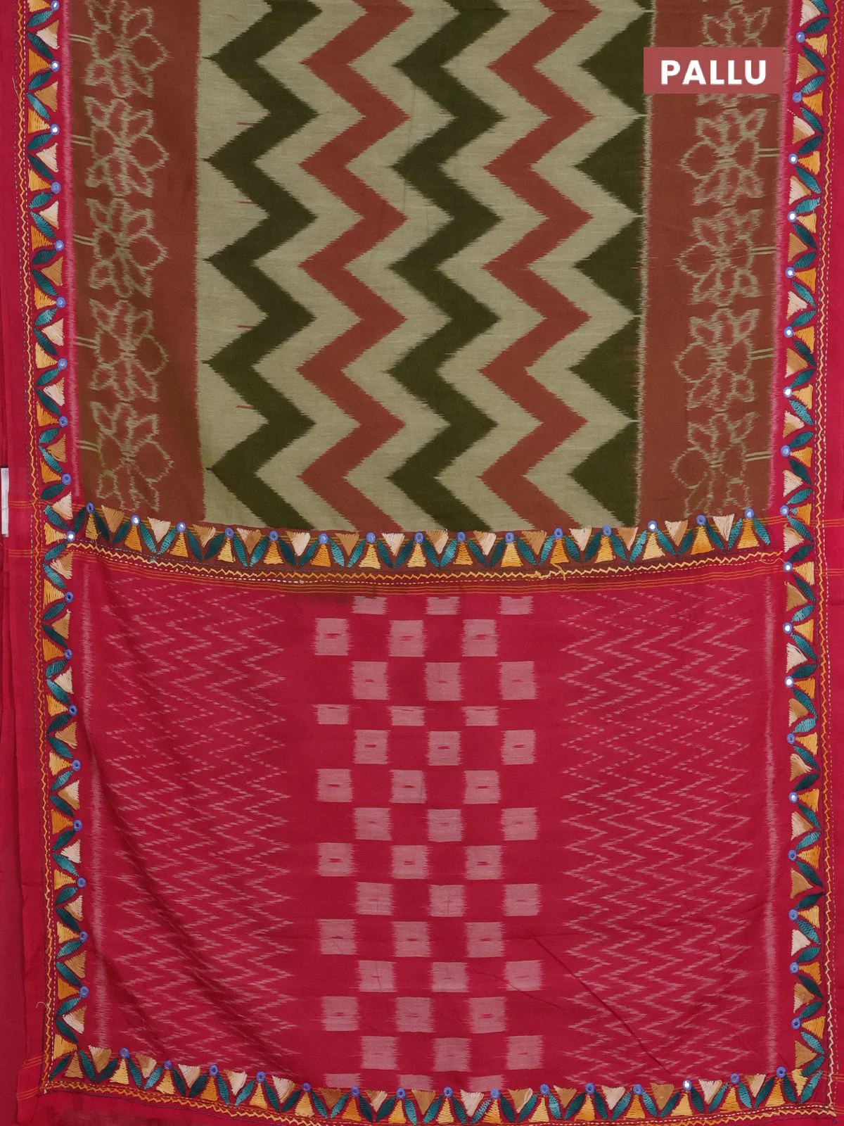 Ikat cotton saree mehendi green and pink with allover zigzag ikat weaves and ikat woven & kantha stitch work pallu - Image 3