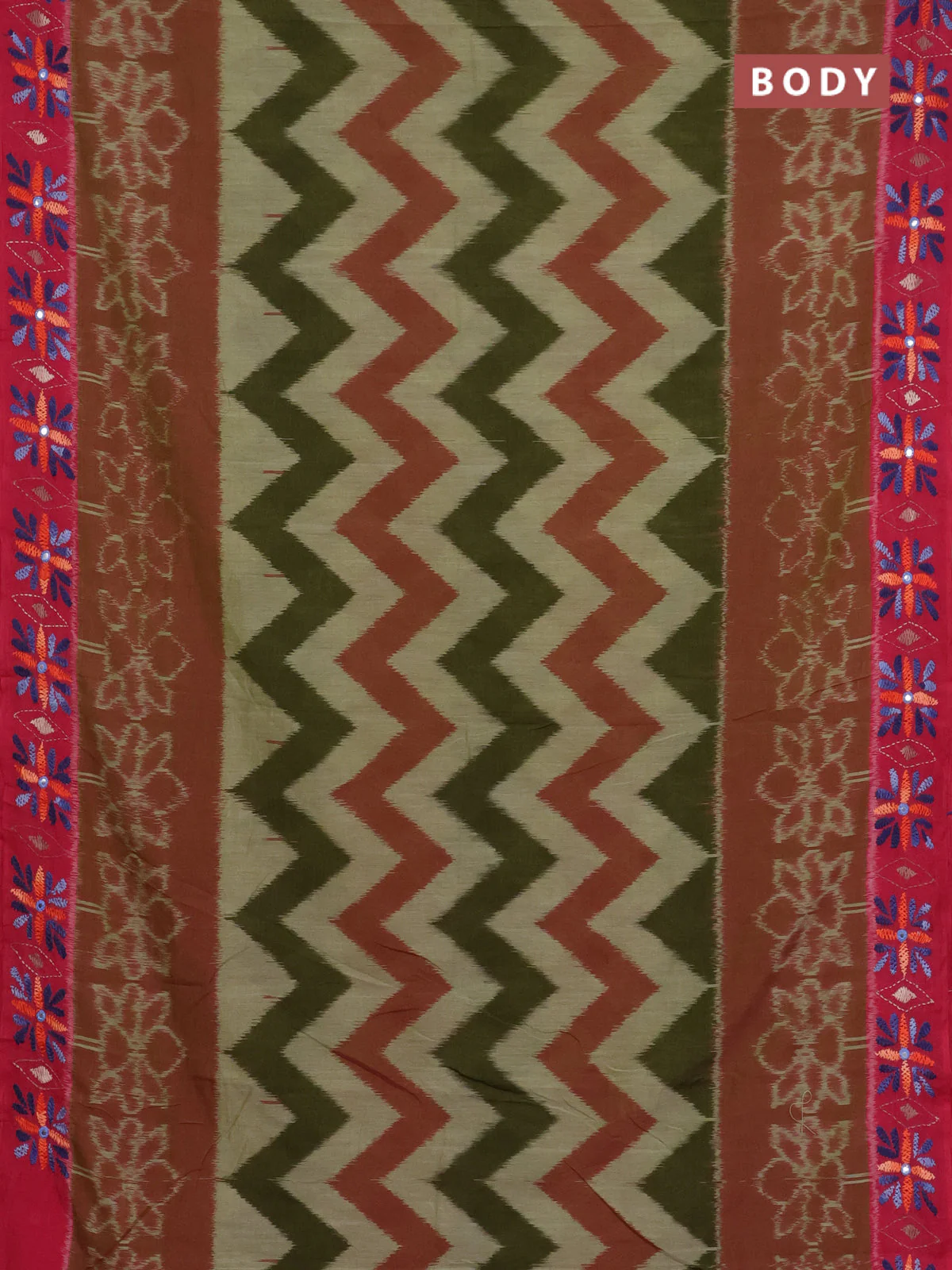 Ikat cotton saree mehendi green and pink with allover zigzag ikat weaves and ikat woven & kantha stitch work pallu - Image 2