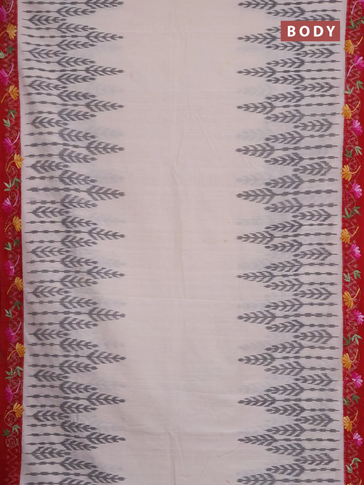 Ikat cotton saree off white and maroon with allover ikat weaves and kantha stitch work pallu - Image 2