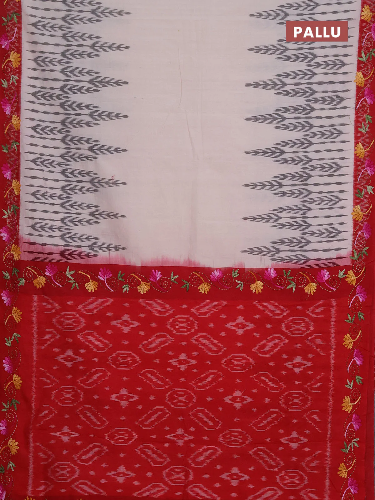 Ikat cotton saree off white and maroon with allover ikat weaves and kantha stitch work pallu - Image 3