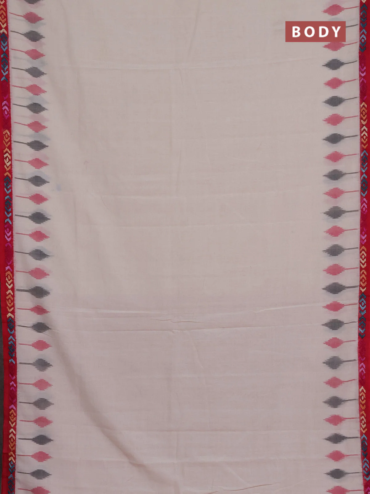 Ikat cotton saree off white and pink with plain body and ikat weaves & kantha stitch work border - Image 2