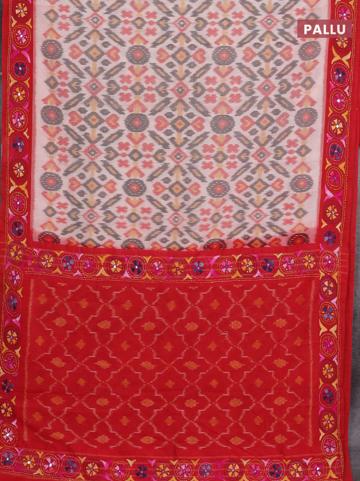 Ikat cotton saree off white and red with allover ikat weaves and kantha stitch work pallu - Image 3