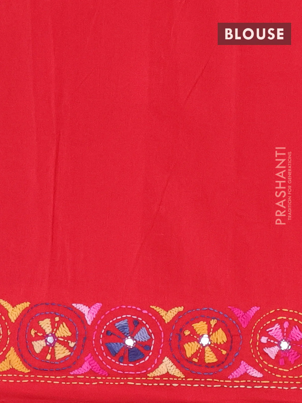 Ikat cotton saree off white and red with allover ikat weaves and kantha stitch work pallu - Image 4