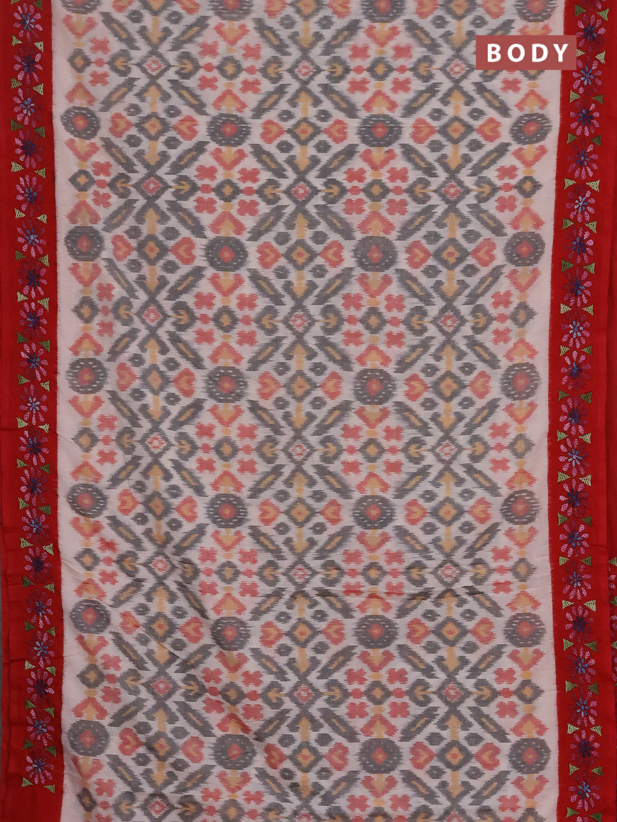 Ikat cotton saree off white and red with allover ikat weaves and kantha stitch work pallu - Image 2
