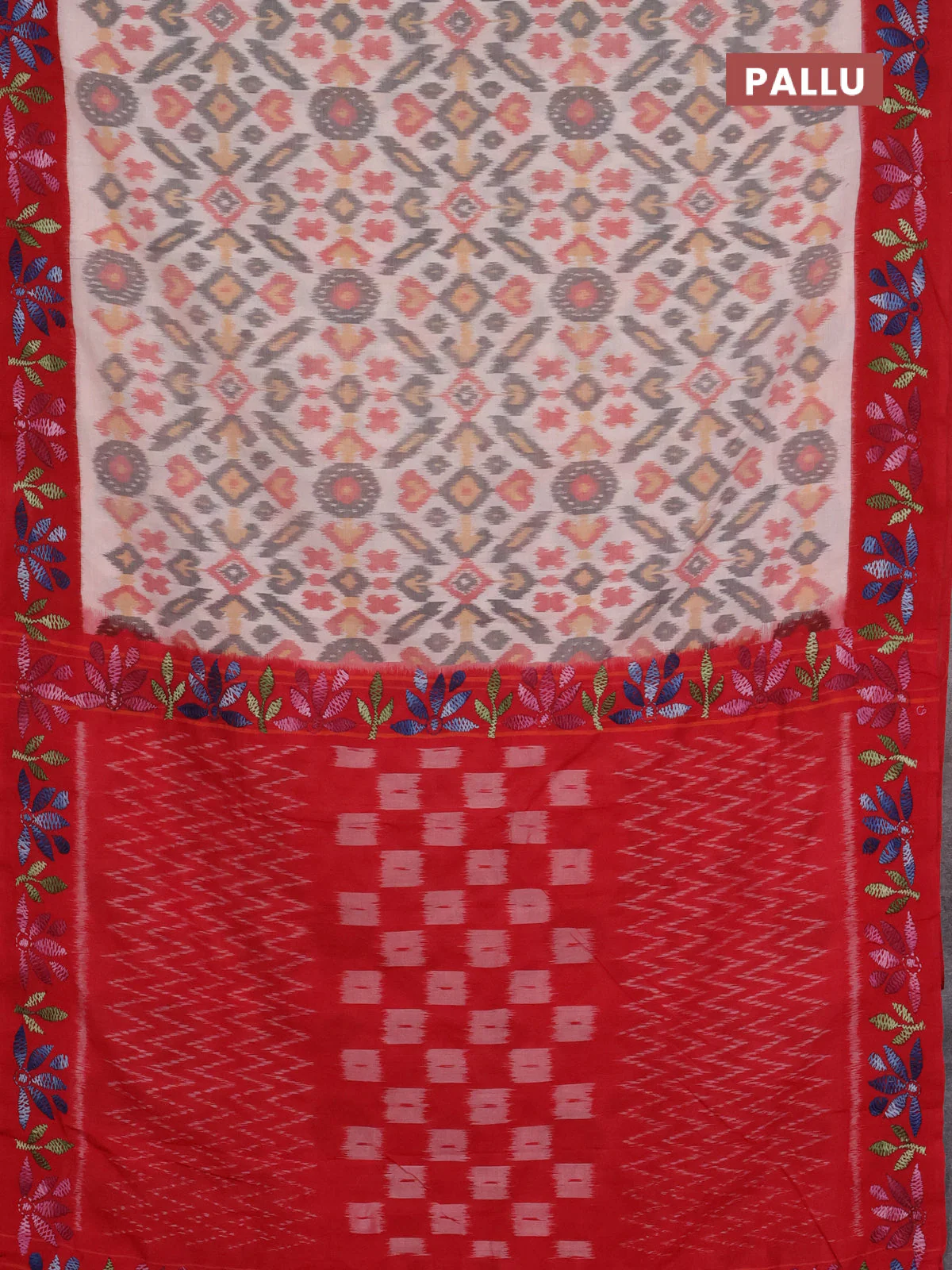 Ikat cotton saree off white and red with plain body and kantha stitch work pallu - Image 3