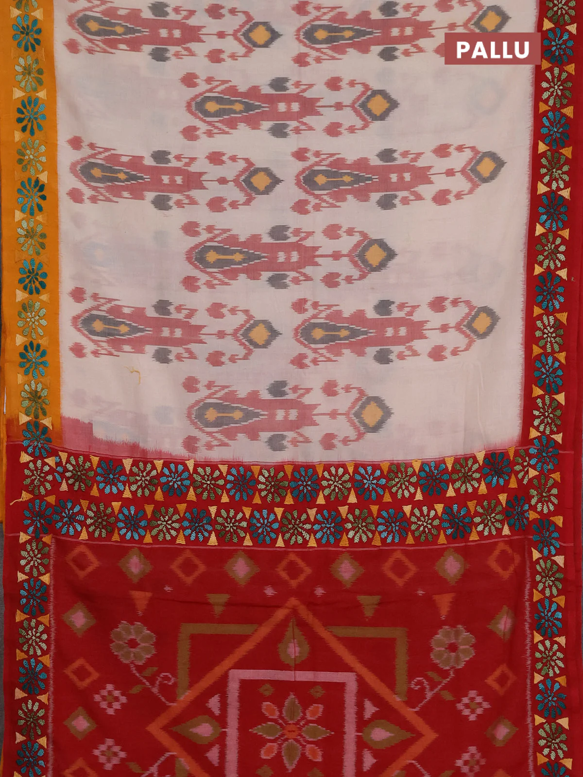 Ikat cotton saree off white with allover ikat weaves and kantha stitch work pallu - Image 3