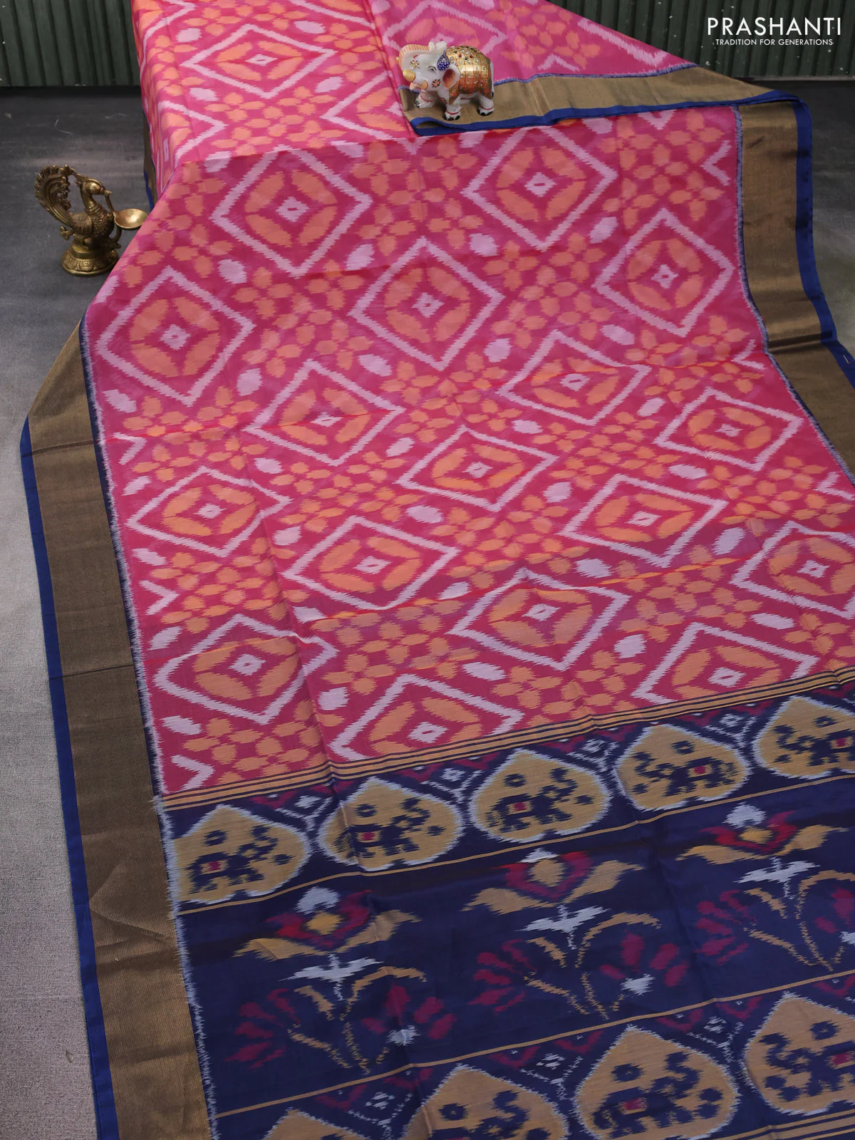 Ikat silk cotton saree pink and dark blue with allover ikat weaves and zari woven border - Image 2